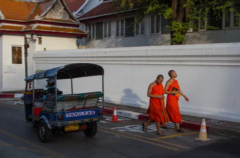 Tuk tuk and monks, Bangkok