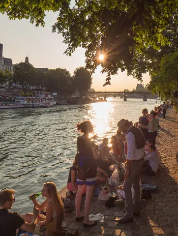 Sunset picnics on the Ile de la Cité, Paris