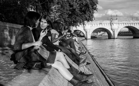 Deep Discussion on the Ile de la Cité