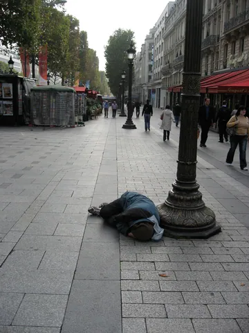Homeless man, Champs Elysées
