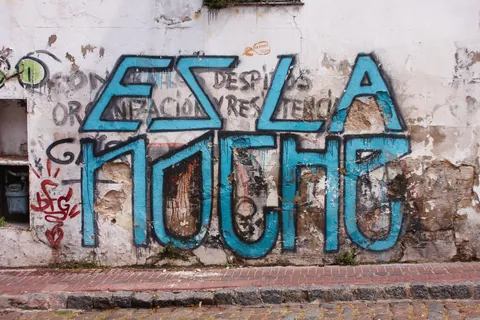 "ES LA NOCHE" - Street art in San Telmo, Buenos Aires
