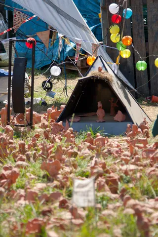 Mini-clay Pyramid Stage, Cabaret Field