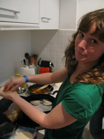 Lu fixes the empanadas
