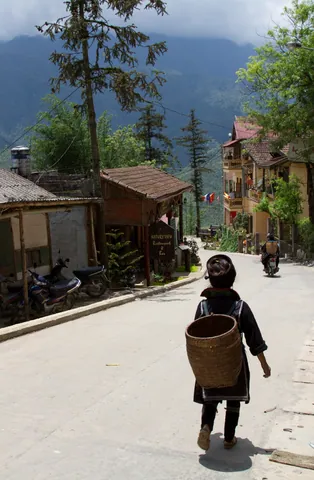 H'Mong woman, Sapa
