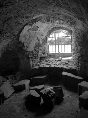 Church Crypt, Uzerche