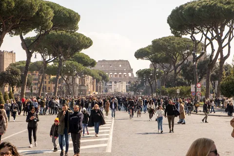 Tourist hordes in Ancient Rome