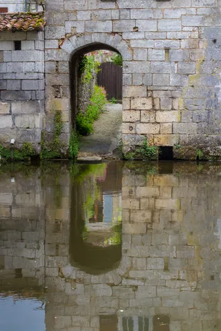 Canalside door, Brantome