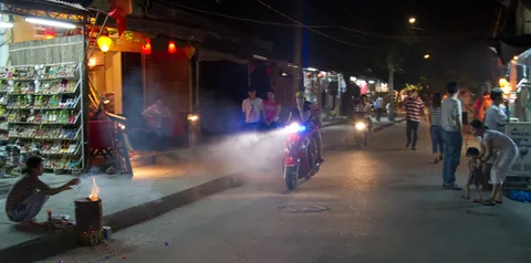 Night falls in Hoi An