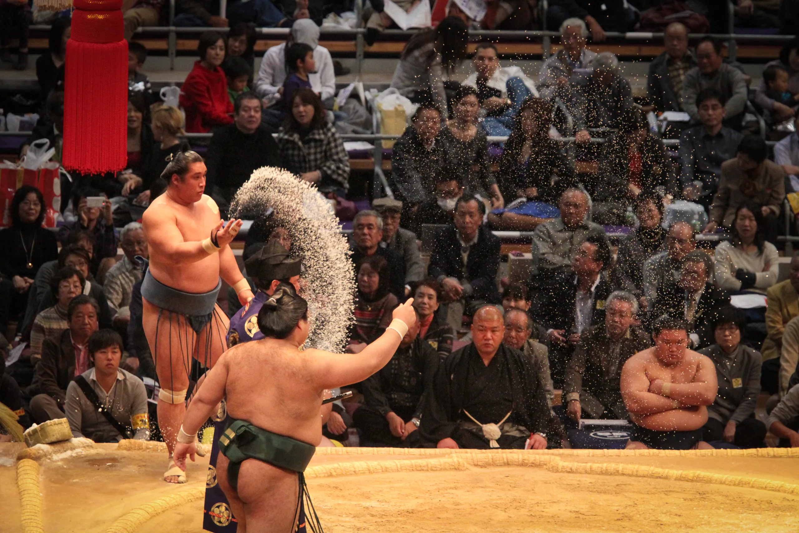 Maku-uchi class sumo match, Fukuoka Kokusai