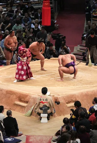 Maku-uchi class sumo match, Fukuoka Kokusai
