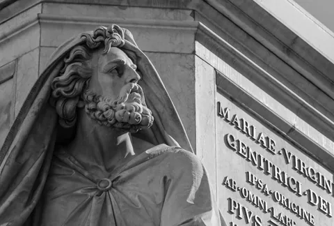 Statue in Piazza di Spagna, Rome