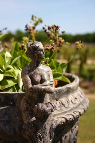 Flowerpot Detail, Privy Gardens