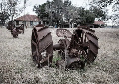 Rural decay in Sisterdale, TX