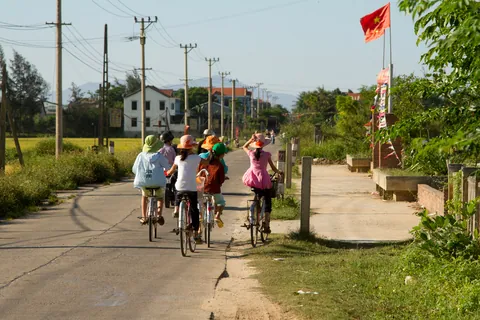 Bicycle schoolchildren outside Hoi An