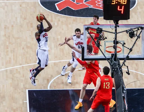 Kobe Bryant goes for a 2-pointer, USA Spain Olympic Basketball Final, August 12th 2012