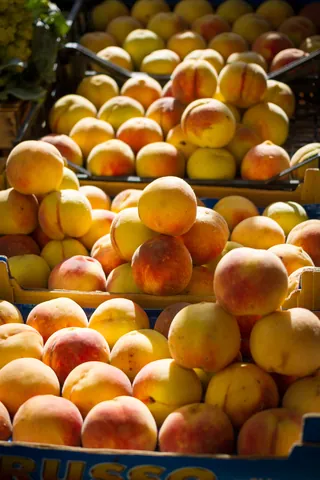 Peaches, Capo Market, Palermo