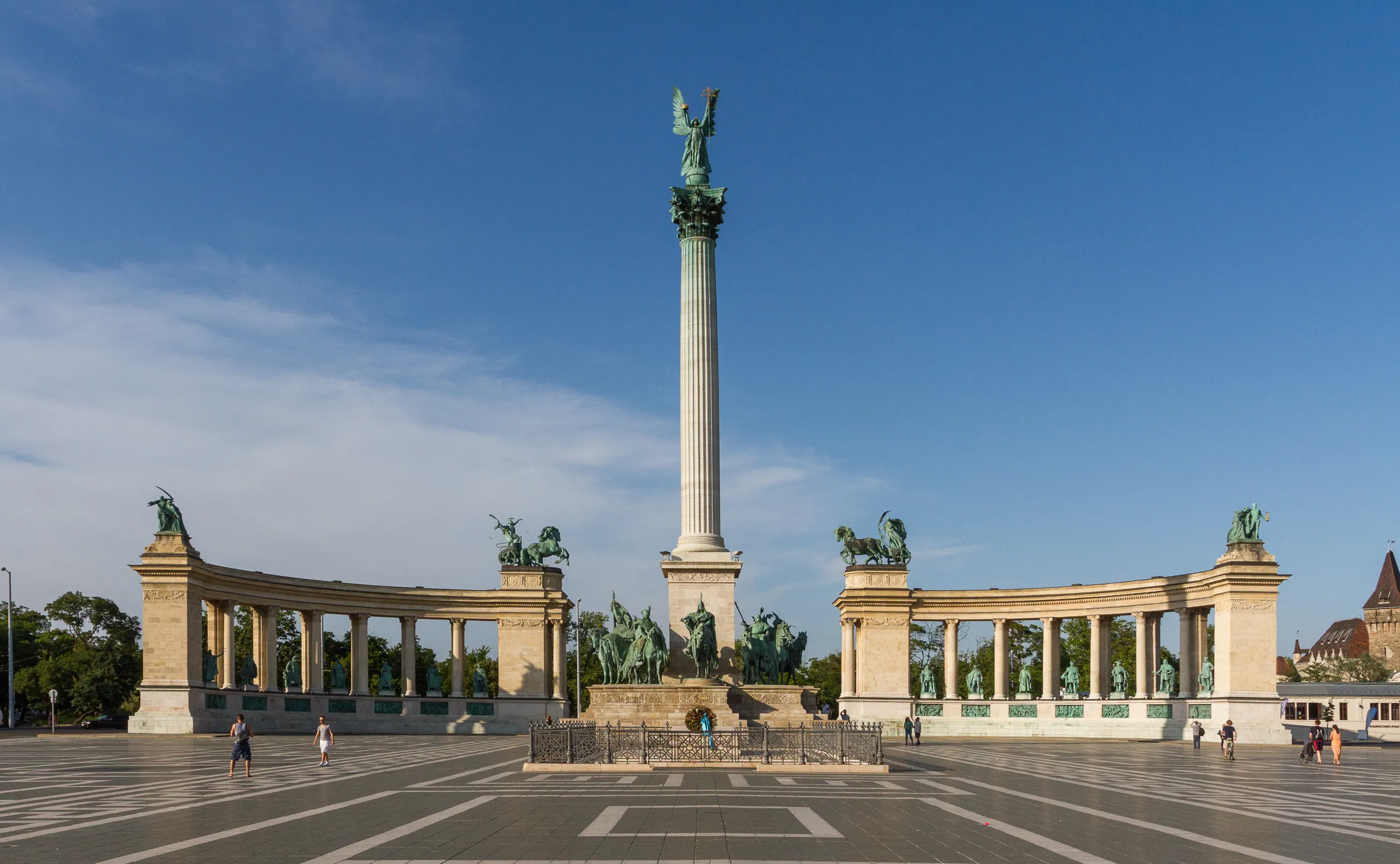 Heroes Square, Pest