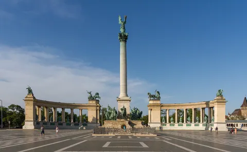 Heroes Square, Pest
