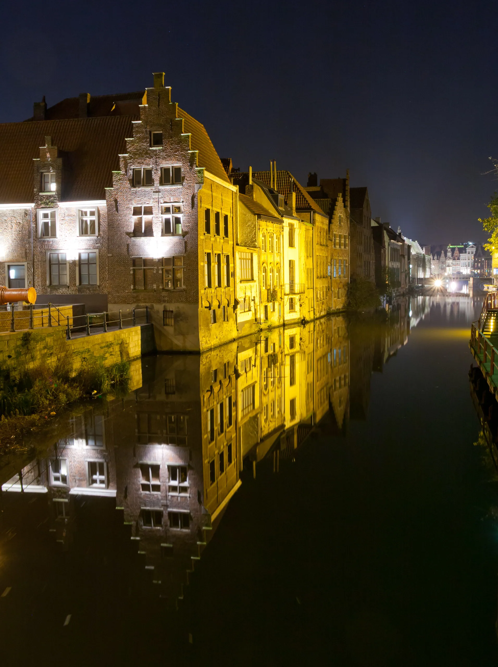 Ghent Canal by night, from Kleine Vismarkt Bridge