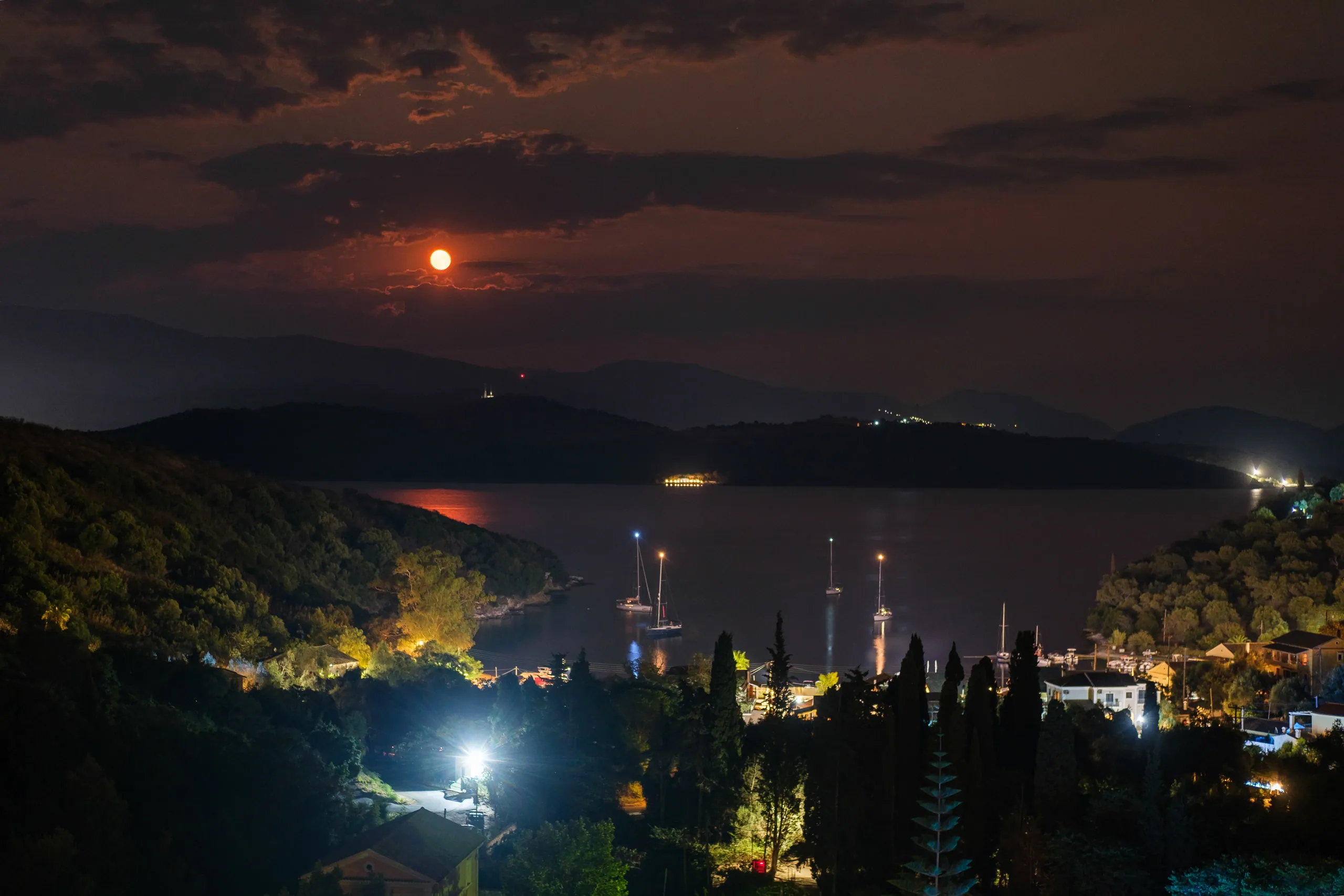Red Moon over San Stefano