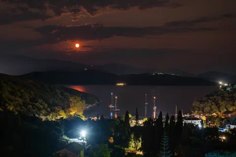 Red Moon over San Stefano