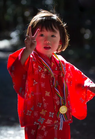 Girl in traditional Seven-Five-Three dress, Meiji Jingu