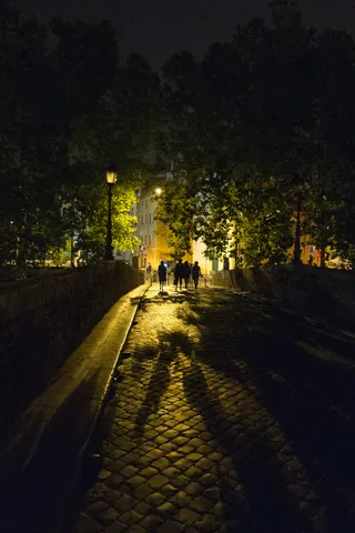 Night on the Ponte Fabricio, Rome