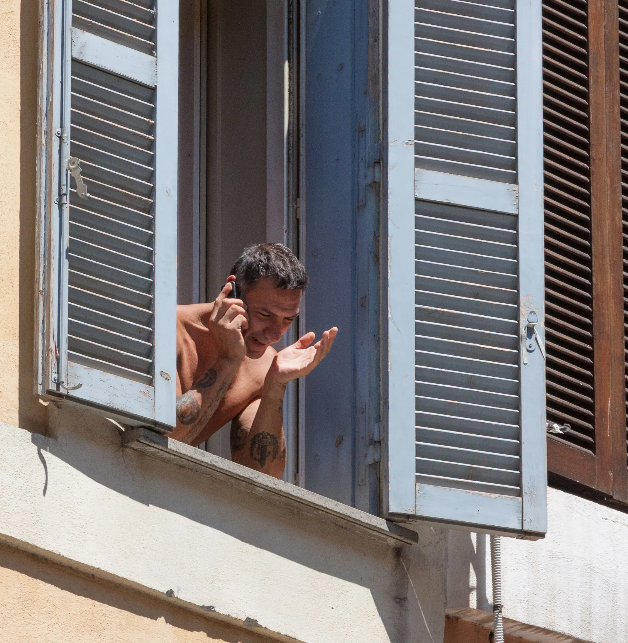 Still using the hands to talk, Rome
