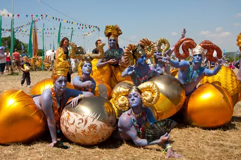 Troupe of Genies, Cabaret Field