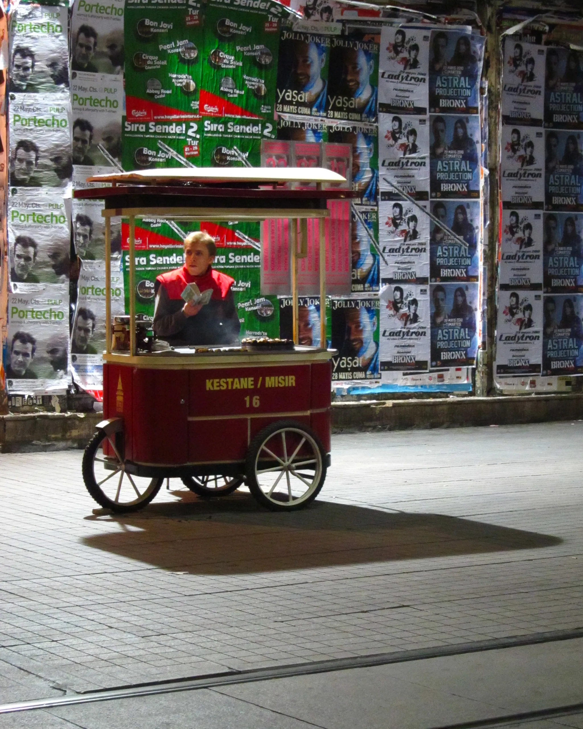 Street Hawker, Istiklal Caddesi