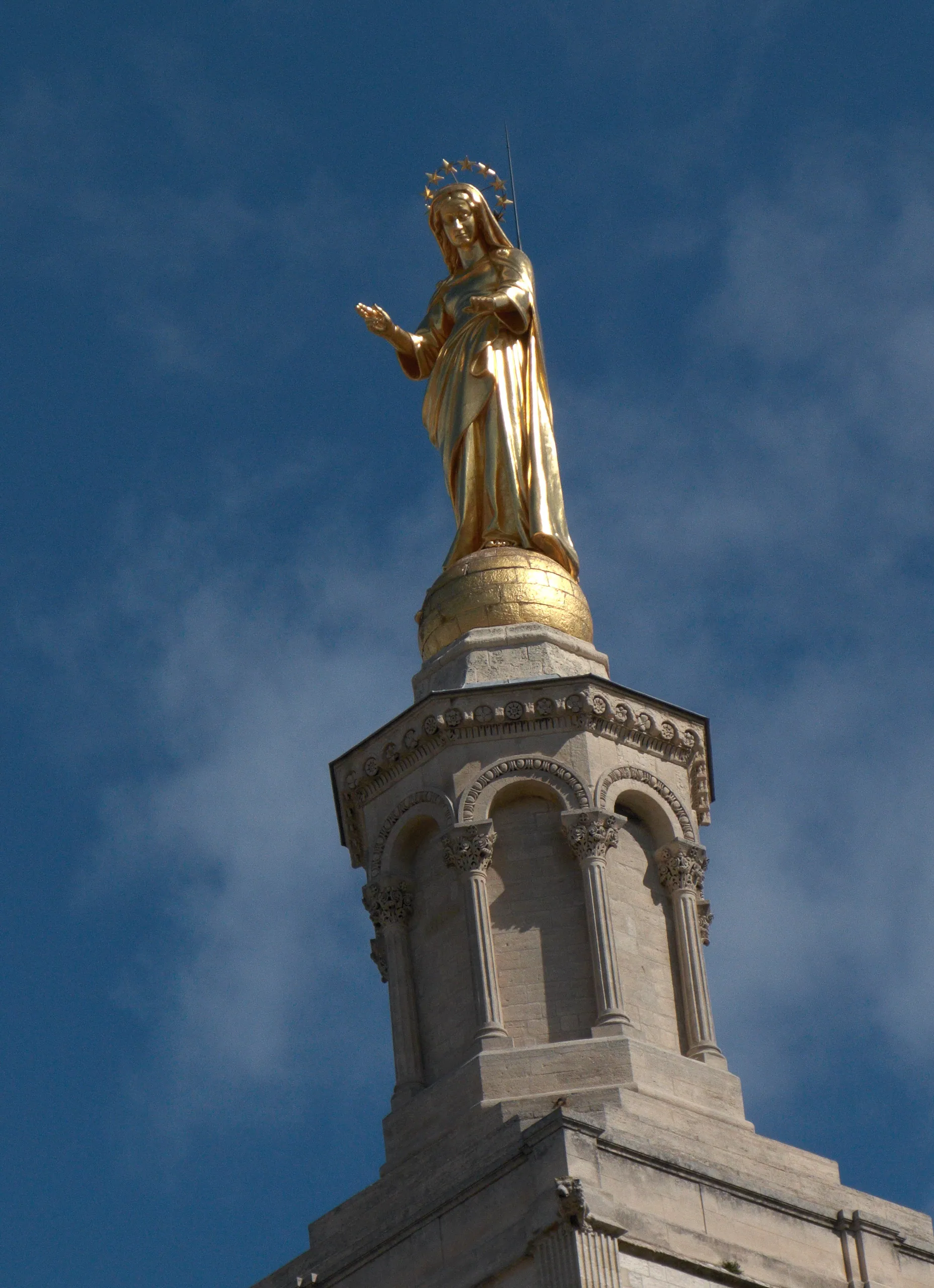 Avignon - Statue on the Palais du Papes
