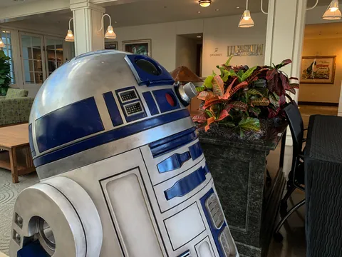R2D2 in the Lucasfilm Lobby