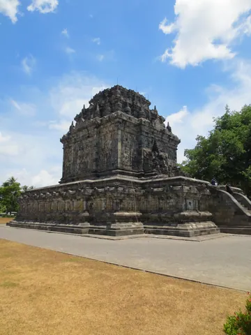 Mendut Temple, Mungkit