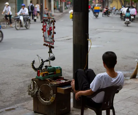 Key cutter, Old Quarter, Hanoi