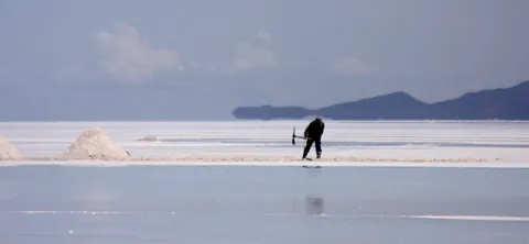 Campesino harvesting salt