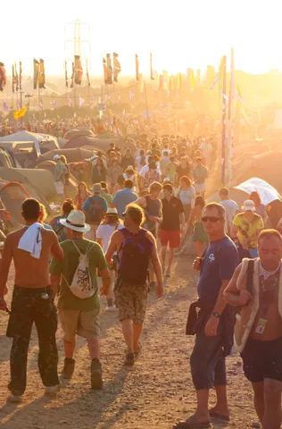 Sunny Traipse along the top of the Pyramid Field