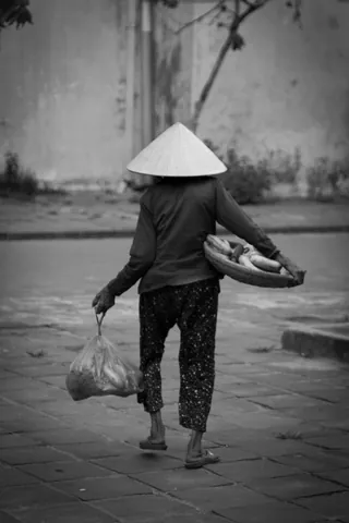 Ancient market seller, Hoi An