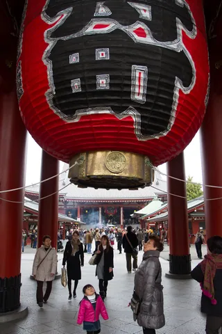Child looks up at lantern of Hozomon Gate, Senso-ji Temple, Asakusa
