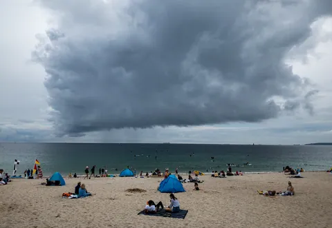Gathering Storm, Gyllyngvase Beach