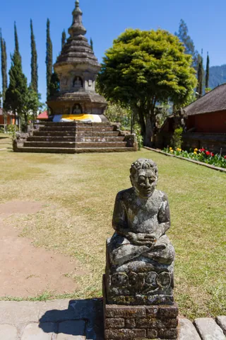 Statue at Pura Ulun Danau Bratan