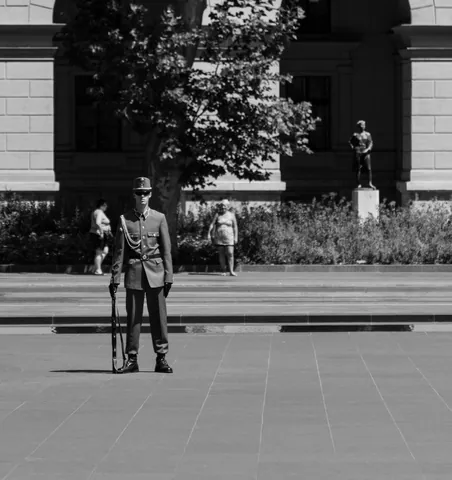 Guard, Kossuth Lajos Square