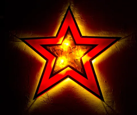 Star in the style of Shephard Fairey, Friedrichshain bar
