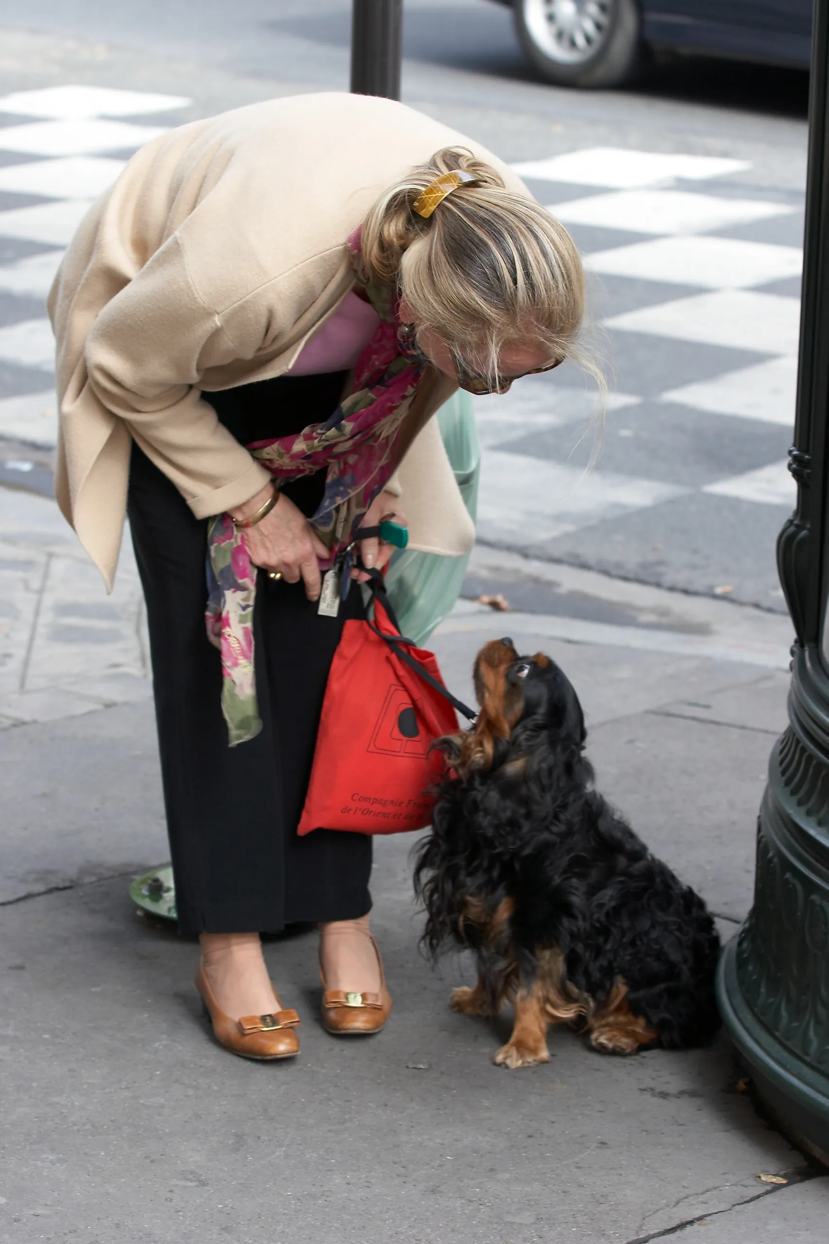 Ecoutez, chien!