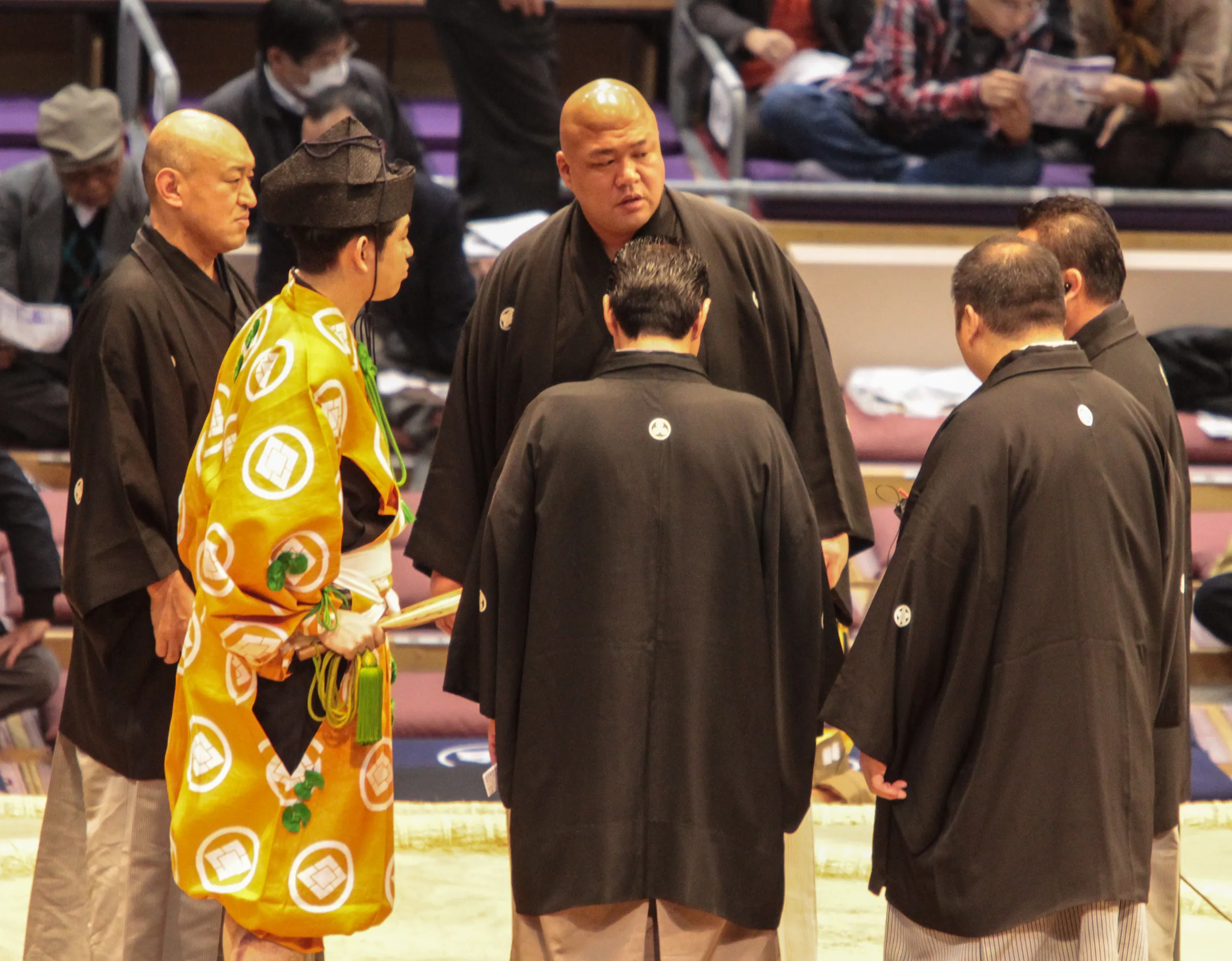 Sumo judges confer, Fukuoka Kokusai