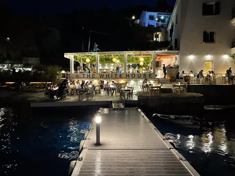 The White House, Kalami Bay