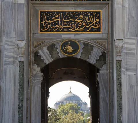Blue Mosque through the Topkapi Palace gates
