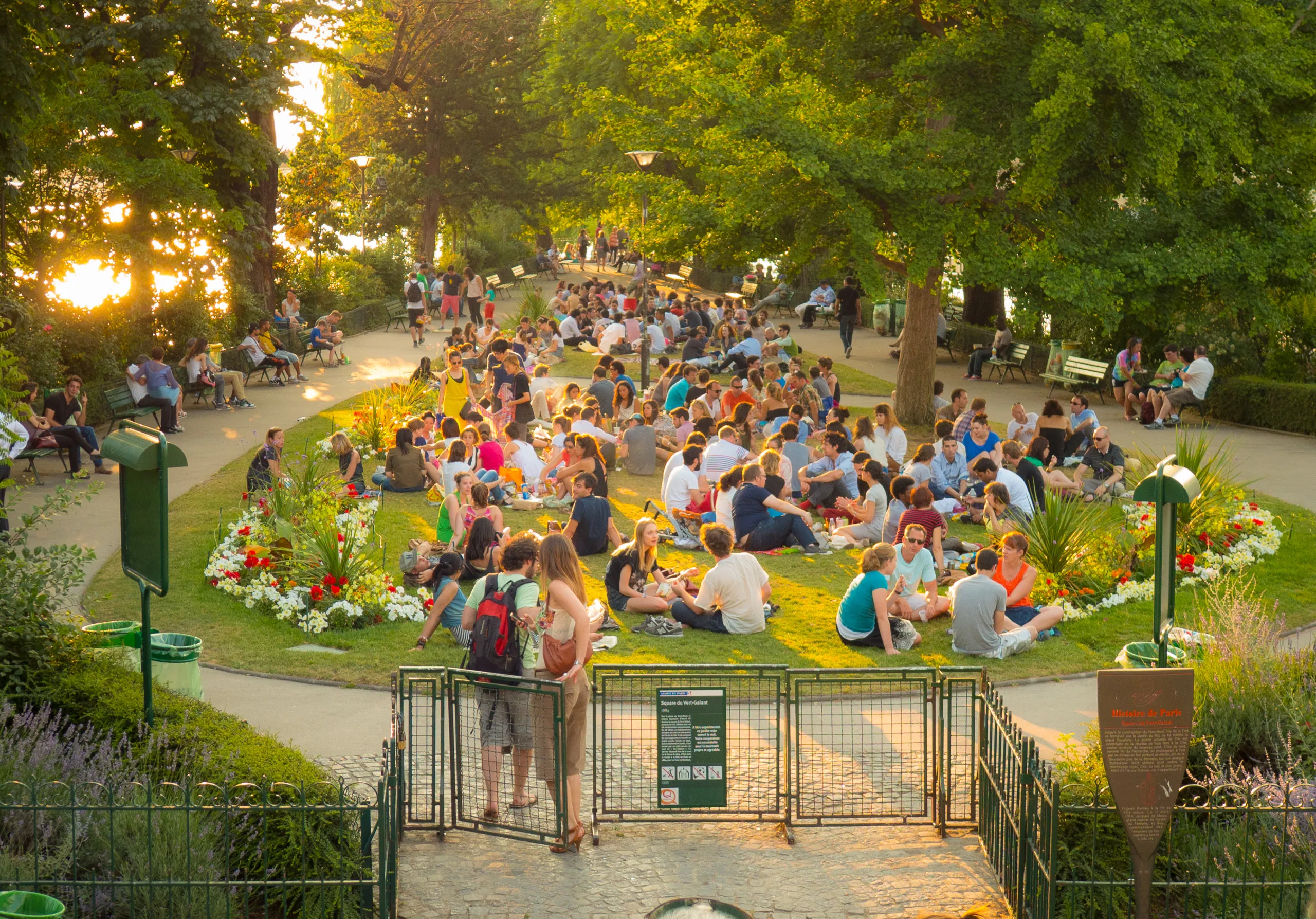 Sunset picnics on the Ile de la Cité, Paris
