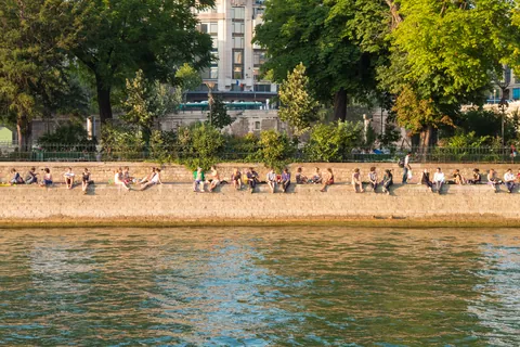 Sunset picnics on the Ile de la Cité, Paris