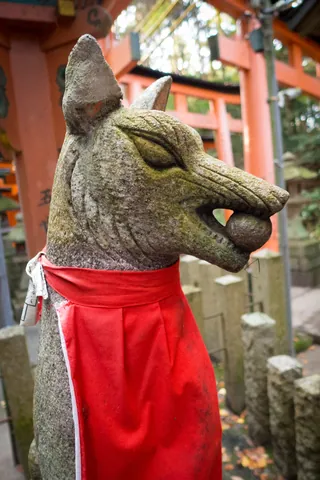 Fox kami statue, Fushimi Inari Shrine, Kyoto