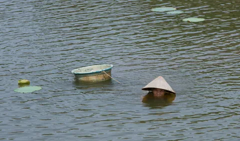 Waterwoman, Forbidden City, Hue